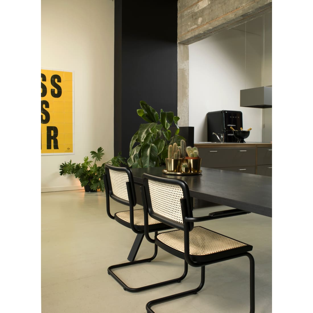 Sæt af 4 spisestole i rotandesign, sort, Bas