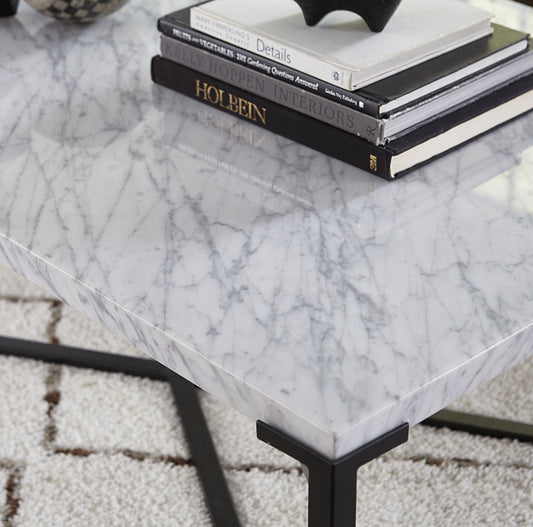 Saxon sidebord i Carrara-marmor og mat sort