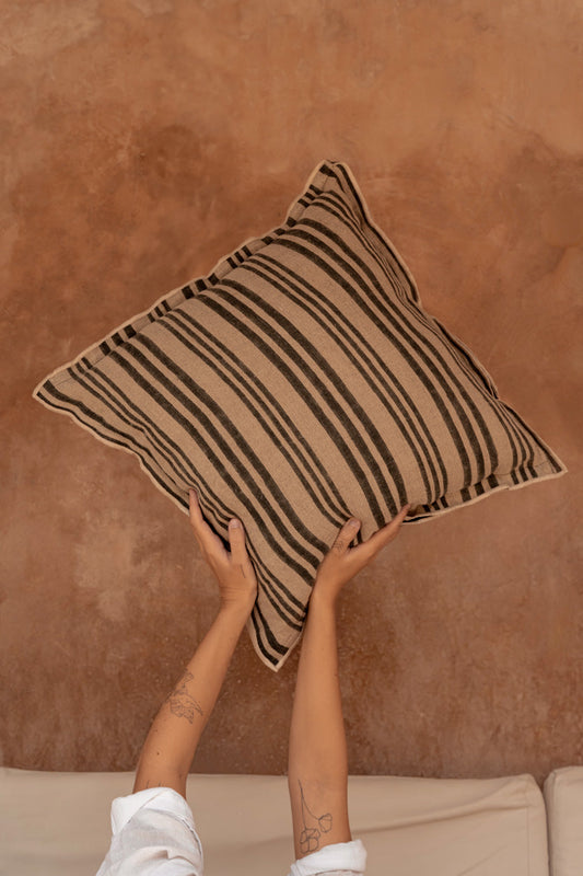 Nordic Stripe pudebetræk - naturlig sort - 50x50