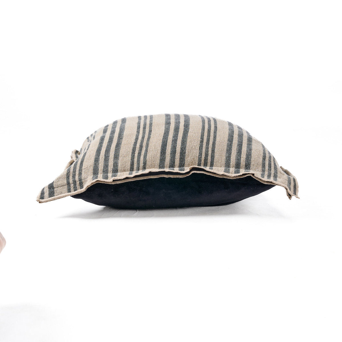 Nordic Stripe pudebetræk - naturlig sort - 50x50
