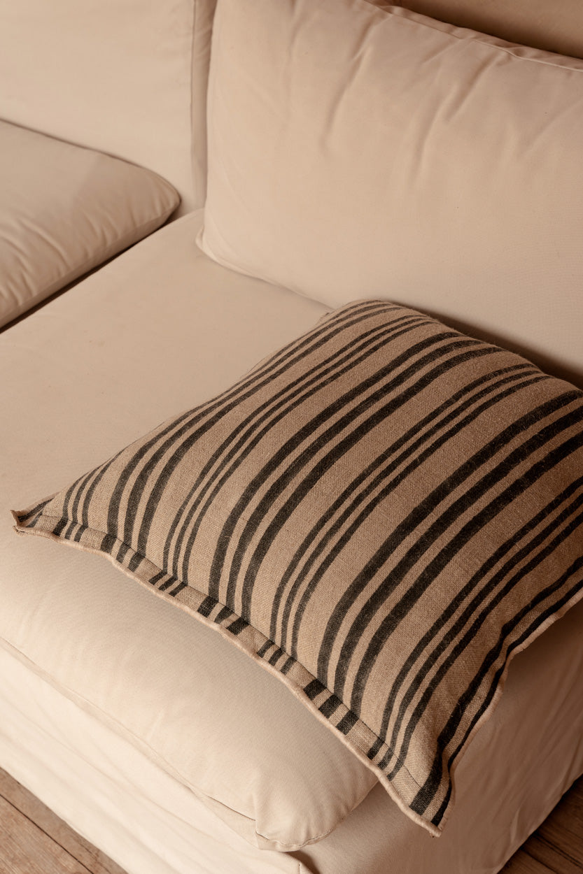 Nordic Stripe pudebetræk - naturlig sort - 50x50