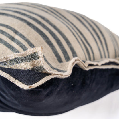 Nordic Stripe pudebetræk - naturlig sort - 50x50